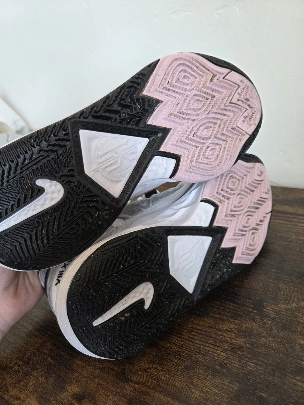 Nike Kyrie 8 Basketball Shoes Athletic Black White Men's 11 XIXXIII DJ6017-101